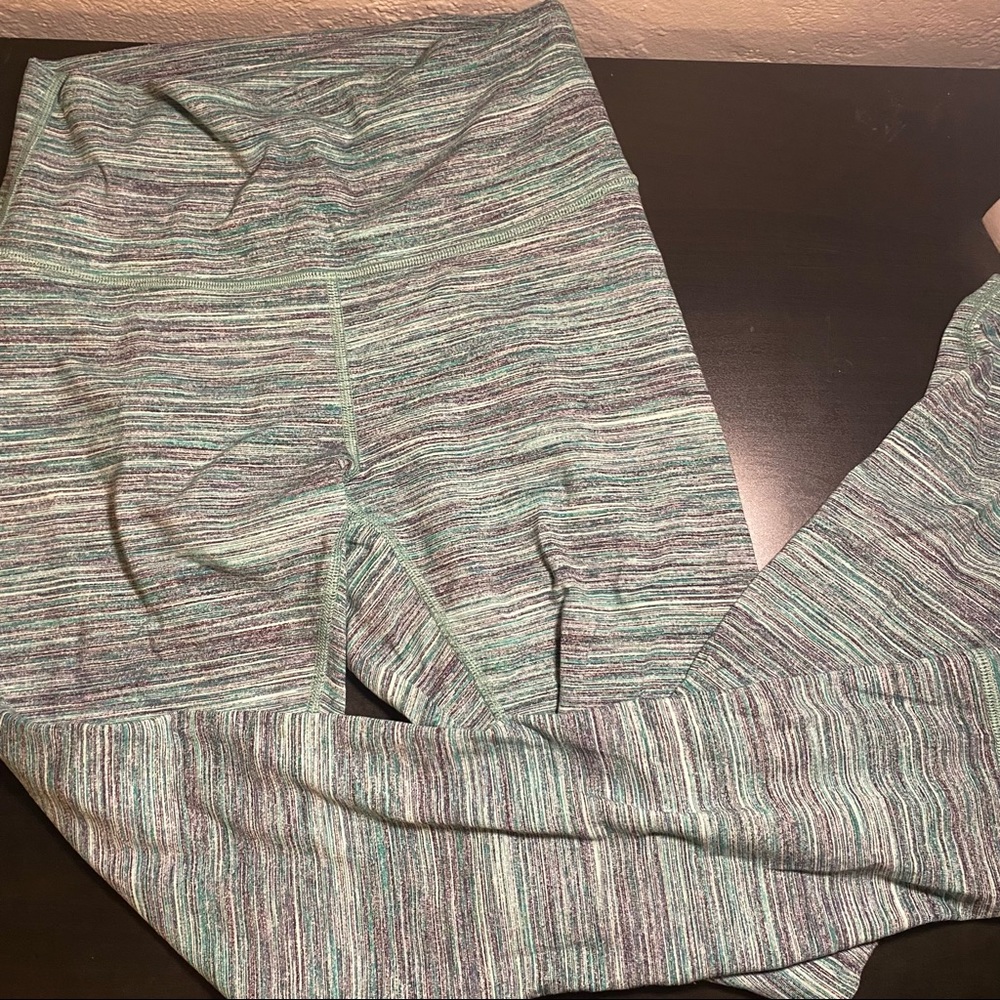 Lululemon Wunder Under size 6